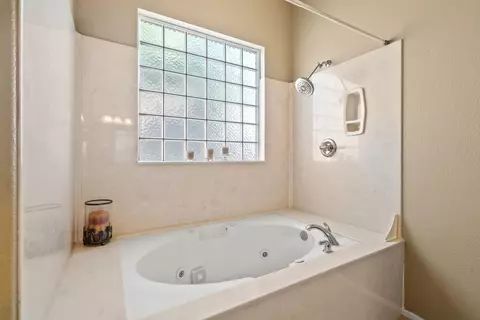 Bath - 80406 Portobello Dr, Indio, CA 92201 photo 4 of 5