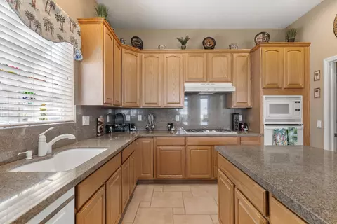 Kitchen - 80406 Portobello Dr, Indio, CA 92201 photo 4 of 5