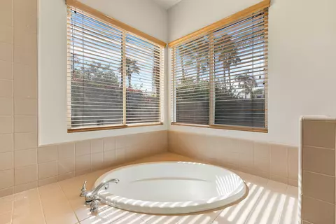 Bath - 48537 Via Estacio, Indio, CA 92201 photo 4 of 7