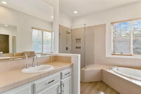 Bath - 48537 Via Estacio, Indio, CA 92201 photo 2 of 7