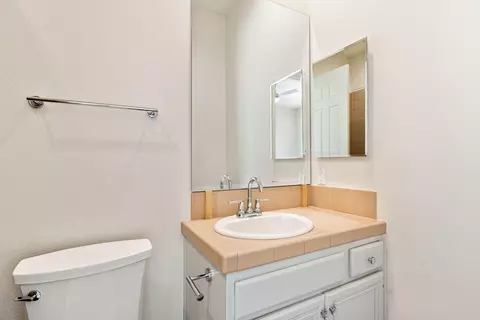 Bath - 48537 Via Estacio, Indio, CA 92201 photo 5 of 7