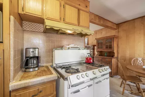 Kitchen - 39088 Robin Rd, Big Bear Lake, CA 92315 photo 4 of 4