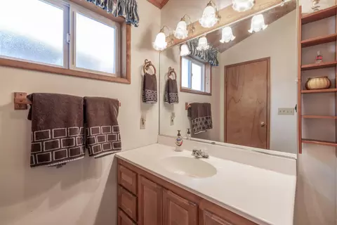 Bath - 39088 Robin Rd, Big Bear Lake, CA 92315 photo 2 of 4