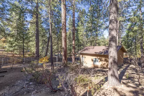 Exterior - 39088 Robin Rd, Big Bear Lake, CA 92315 photo 5 of 6