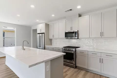 Kitchen - 51600 Sidewinder Dr, Indio, CA 92201 photo 2 of 2