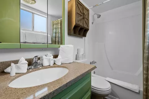 Bath - 411 Elysian Blvd, Big Bear City, CA 92314 photo 1 of 1