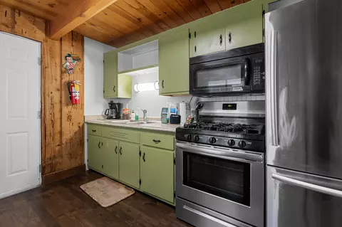Kitchen - 411 Elysian Blvd, Big Bear City, CA 92314 photo 2 of 3