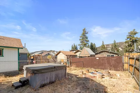 Exterior - 411 Elysian Blvd, Big Bear City, CA 92314 photo 4 of 5