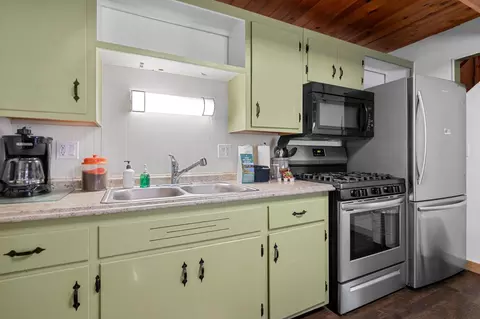 Kitchen - 411 Elysian Blvd, Big Bear City, CA 92314 photo 3 of 3