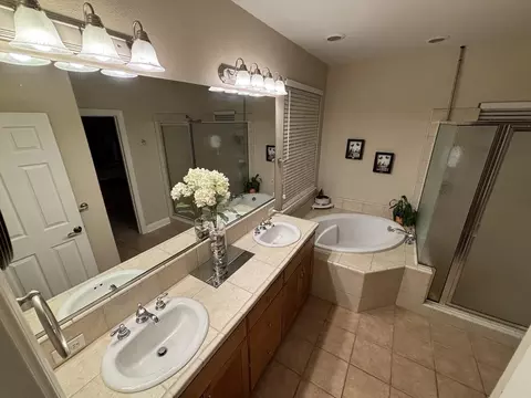 Bath - 680 San Gabriel St, Redding, CA 96003 photo 6 of 13