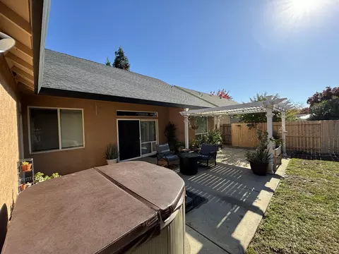 Exterior - 680 San Gabriel St, Redding, CA 96003 photo 16 of 31