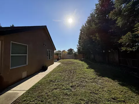 Exterior - 680 San Gabriel St, Redding, CA 96003 photo 27 of 31