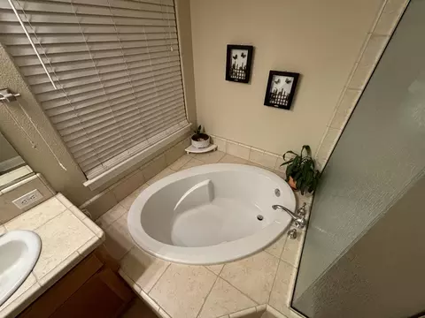 Bath - 680 San Gabriel St, Redding, CA 96003 photo 11 of 13