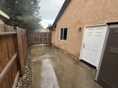 Exterior - 680 San Gabriel St, Redding, CA 96003 photo 30 of 31