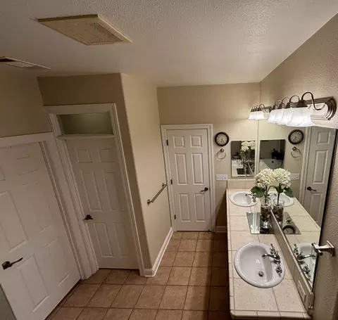 Bath - 680 San Gabriel St, Redding, CA 96003 photo 8 of 13