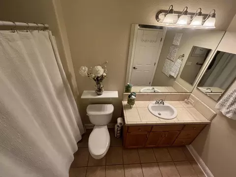 Bath - 680 San Gabriel St, Redding, CA 96003 photo 3 of 13