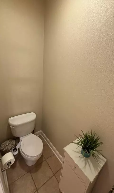 Bath - 680 San Gabriel St, Redding, CA 96003 photo 13 of 13