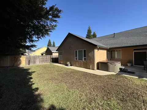 Exterior - 680 San Gabriel St, Redding, CA 96003 photo 23 of 31