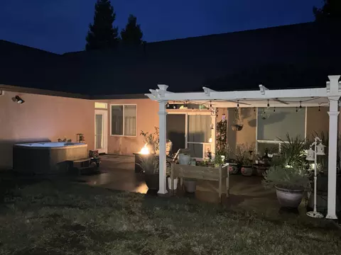 Exterior - 680 San Gabriel St, Redding, CA 96003 photo 10 of 31