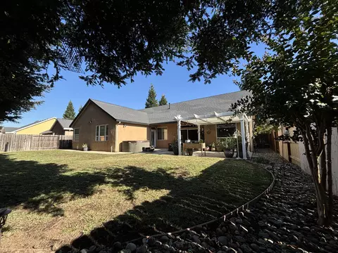 Exterior - 680 San Gabriel St, Redding, CA 96003 photo 12 of 31
