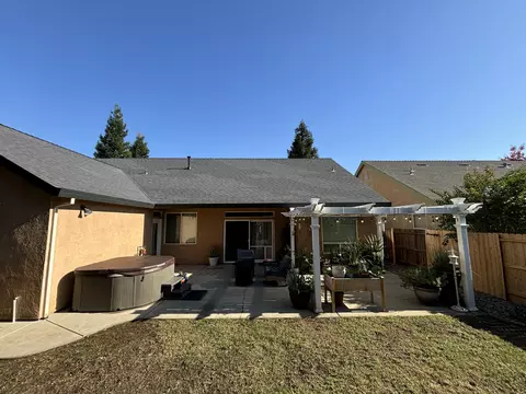 Exterior - 680 San Gabriel St, Redding, CA 96003 photo 14 of 31