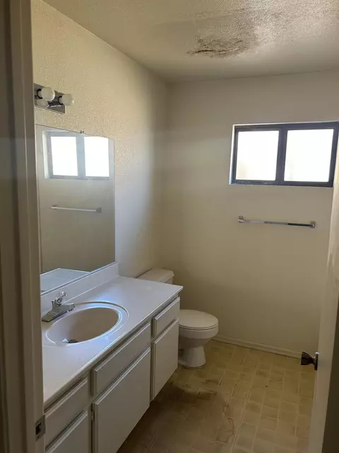 Bath - 741 Cortez Dr, Hemet, CA 92545 photo 2 of 7