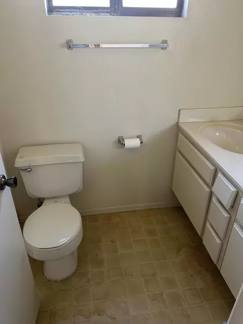 Bath - 741 Cortez Dr, Hemet, CA 92545 photo 5 of 7