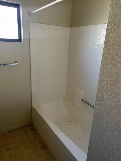 Bath - 741 Cortez Dr, Hemet, CA 92545 photo 3 of 7