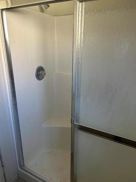 Bath - 741 Cortez Dr, Hemet, CA 92545 photo 6 of 7