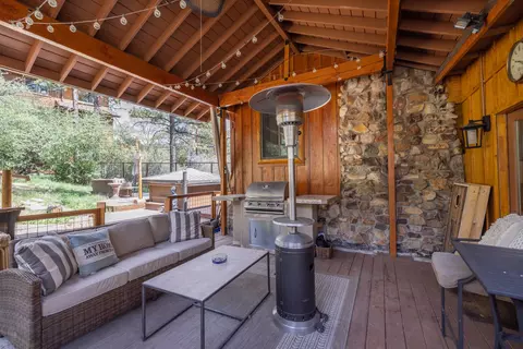 Exterior - 43008 Monterey St, Big Bear Lake, CA 92315 photo 6 of 13
