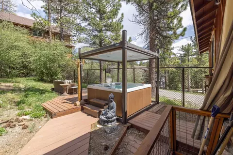 Exterior - 43008 Monterey St, Big Bear Lake, CA 92315 photo 7 of 13