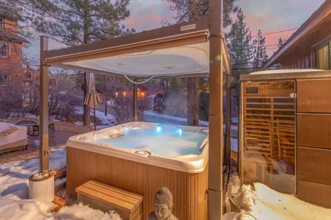 Exterior - 43008 Monterey St, Big Bear Lake, CA 92315 photo 9 of 13