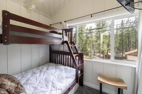 Bedroom - 43008 Monterey St, Big Bear Lake, CA 92315 photo 6 of 7