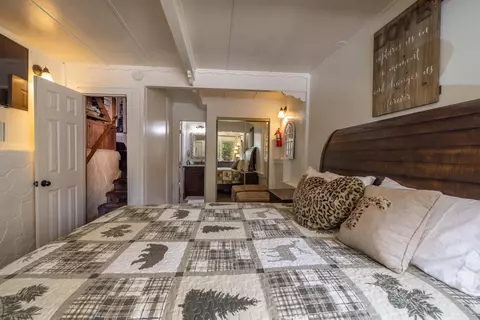 Bedroom - 43008 Monterey St, Big Bear Lake, CA 92315 photo 3 of 7