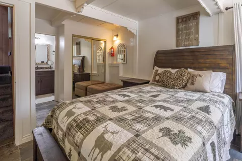 Bedroom - 43008 Monterey St, Big Bear Lake, CA 92315 photo 2 of 7