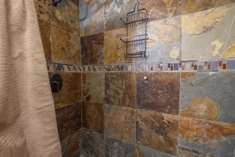 Bath - 43008 Monterey St, Big Bear Lake, CA 92315 photo 2 of 5