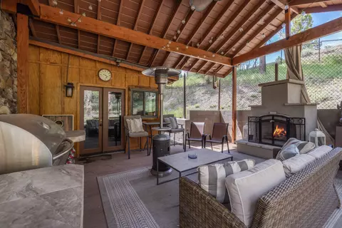 Exterior - 43008 Monterey St, Big Bear Lake, CA 92315 photo 5 of 13