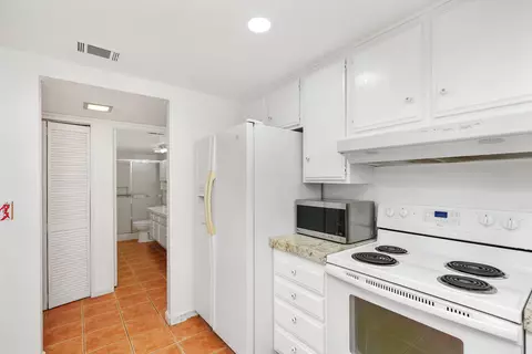 Kitchen - 82270 Waring Way, Indio, CA 92201 photo 4 of 5