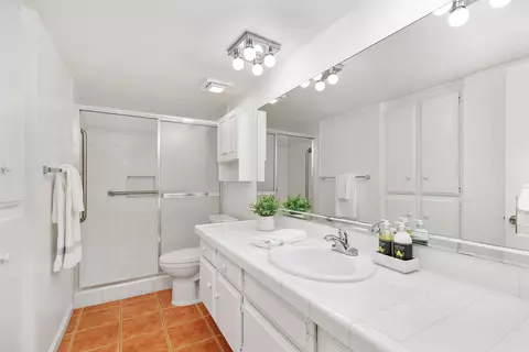 Bath - 82270 Waring Way, Indio, CA 92201 photo 3 of 3