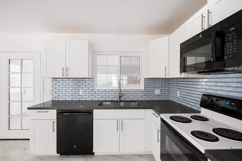 943 Pelican Island Ct, Thermal, CA 92274