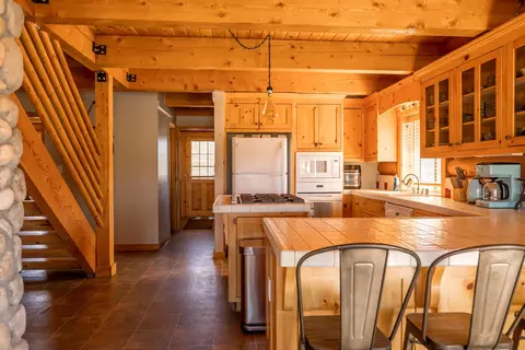 Kitchen - 2300 Erwin Ranch Rd, Big Bear City, CA 92314 photo 5 of 5
