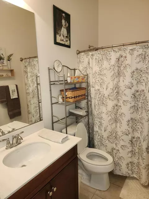 Bath - 85653 Adria Dr, Indio, CA 92203 photo 3 of 3