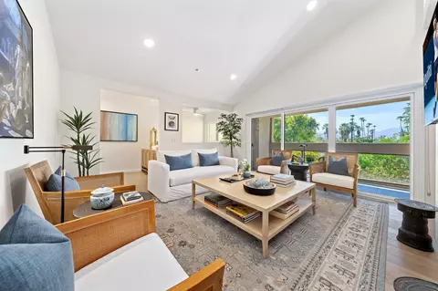 835 Village Sq S, Palm Springs, CA 92262