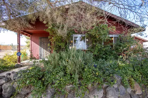 Exterior - 360 Cherokee Trl, Yucca Valley, CA 92284 photo 8 of 21