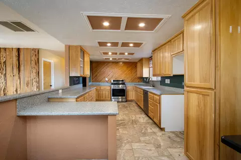 Kitchen - 360 Cherokee Trl, Yucca Valley, CA 92284 photo 1 of 5