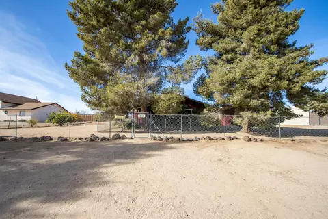 Exterior - 360 Cherokee Trl, Yucca Valley, CA 92284 photo 10 of 21