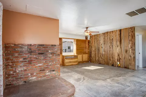 Living - 360 Cherokee Trl, Yucca Valley, CA 92284 photo 3 of 7