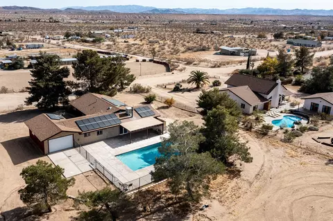 View/Area - 360 Cherokee Trl, Yucca Valley, CA 92284 photo 3 of 11