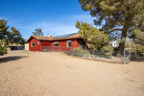 Exterior - 360 Cherokee Trl, Yucca Valley, CA 92284 photo 4 of 21