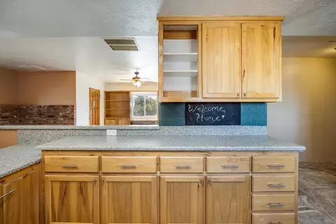 Kitchen - 360 Cherokee Trl, Yucca Valley, CA 92284 photo 5 of 5